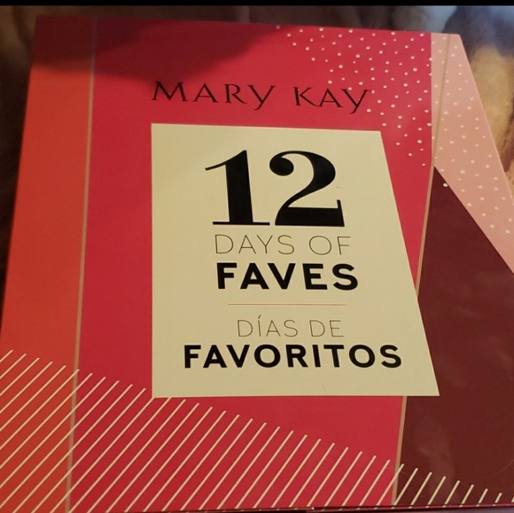 NEW Mary Kay 12 Days of Faves - Picture 4 of 7